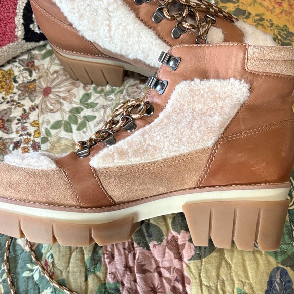 Bernardo Tan and Cream leather suede sheepskin Lace Up Boots 8.5 nwot - Picture 3 of 11
